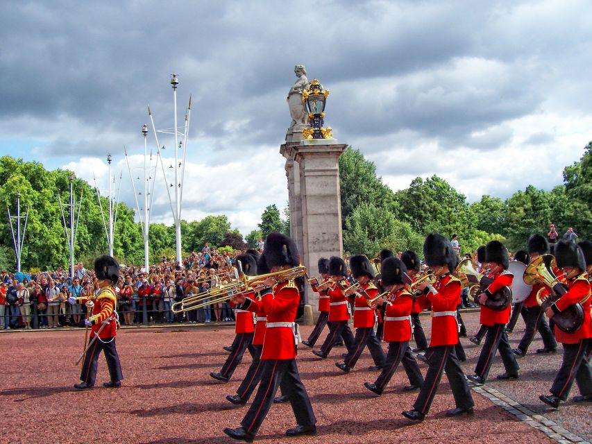 London: Buckingham Palace Changing of the Guard Guided Tour - Meeting Point