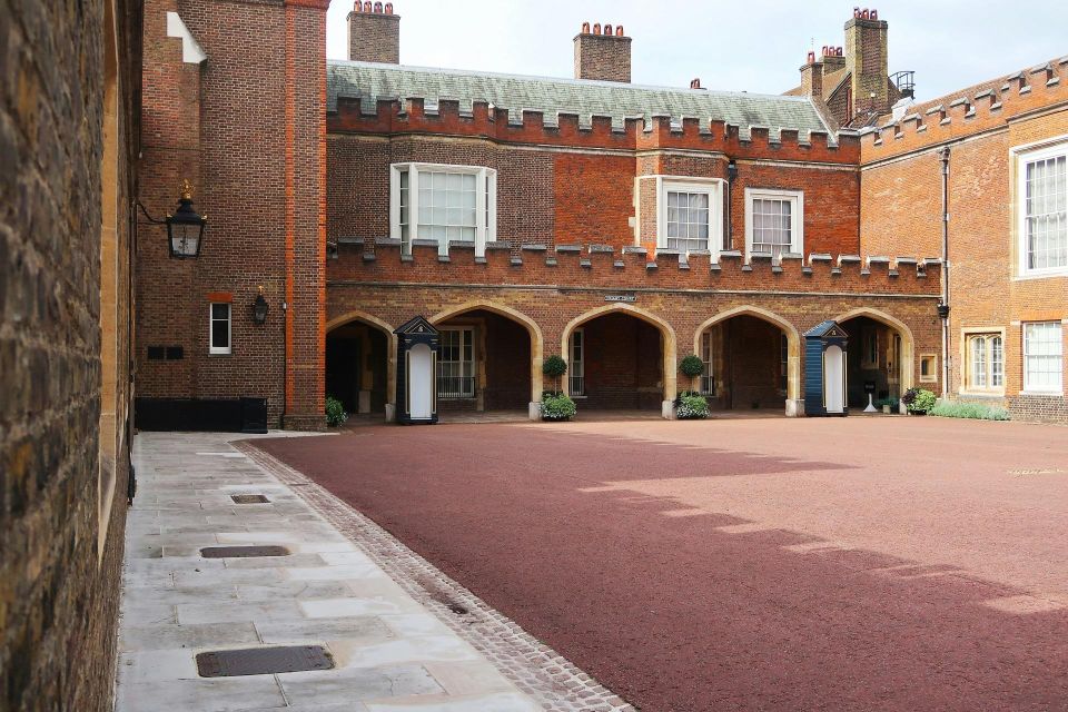 London: Royal Walking Tour With Palace or Mews Options - Itinerary