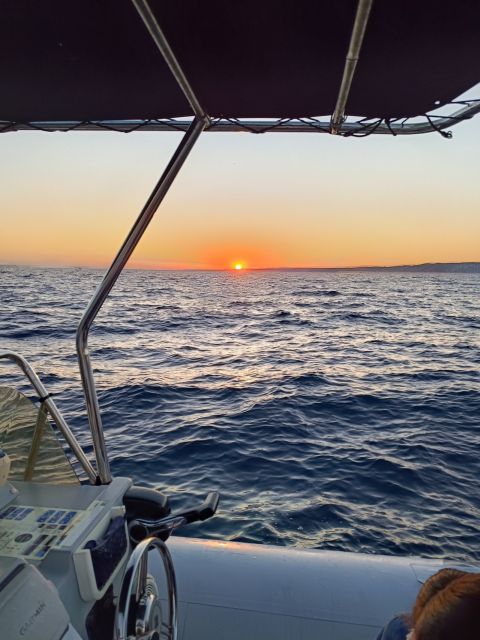 Marseille: Sunset Frioul Archipelago Boat Cruise - Boat Amenities and Services