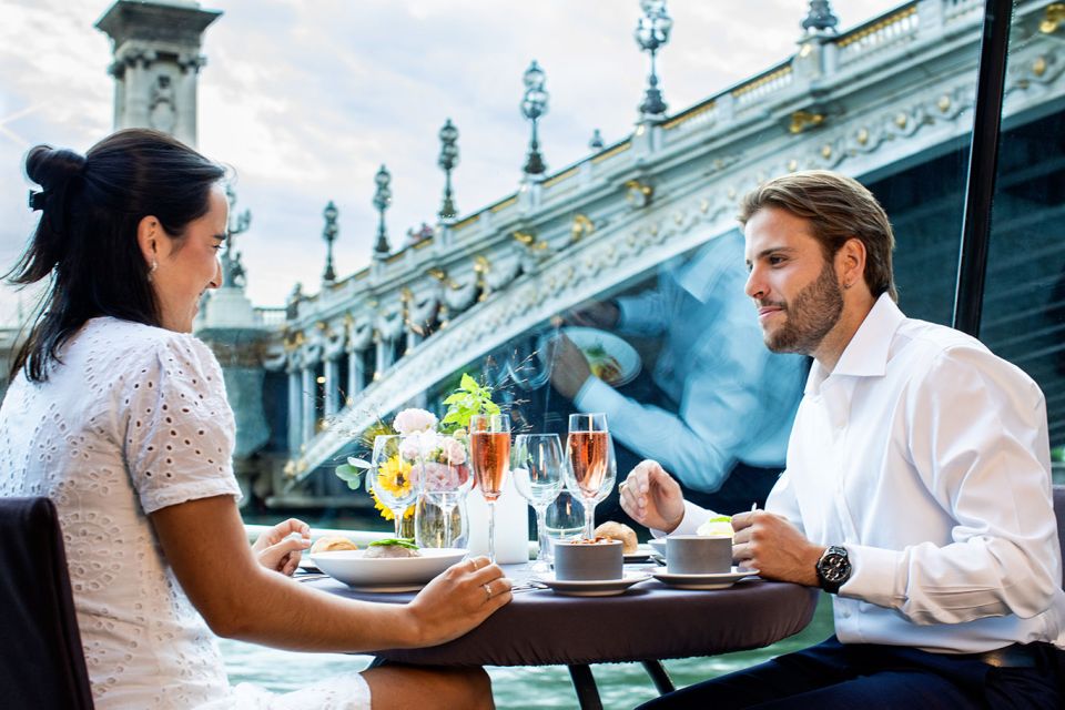 Paris: Dinner Cruise on the Seine River at 6:15 PM - Menu and Dining Options