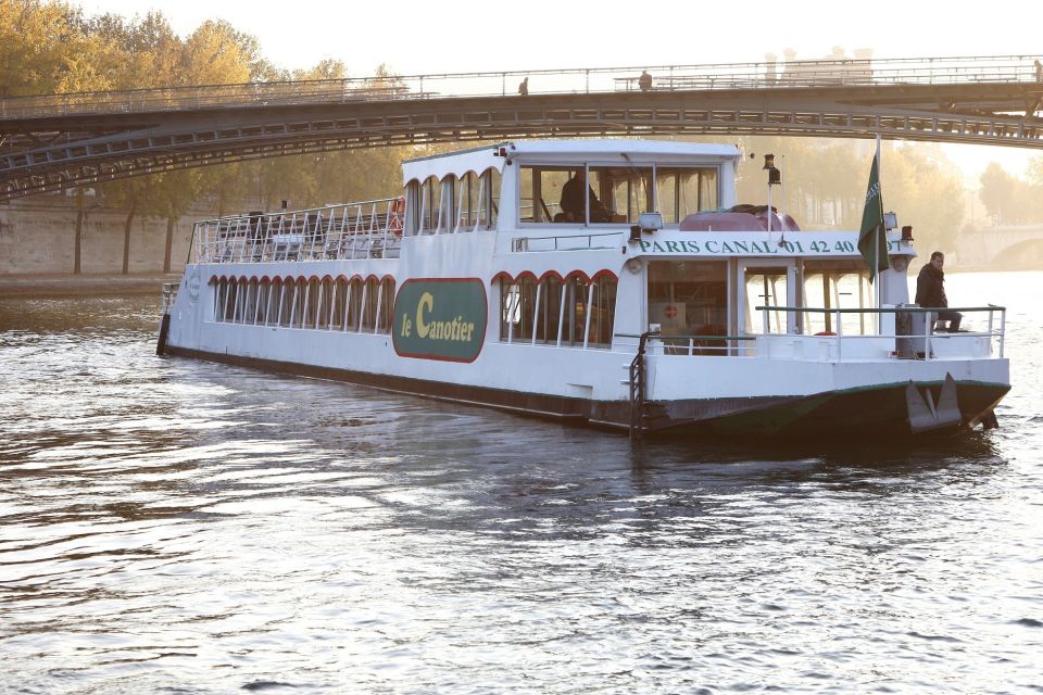 Paris: Happy Hour Evening Cruise on the Seine River - Onboard Services and Amenities