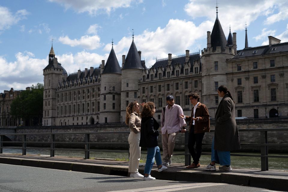 Paris: Ile De La Cité Walking Tour and Paris Birthplace - Activity Details