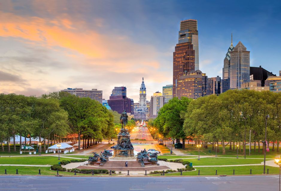 Philadelphia: Small Group Tour W/ Liberty Bell & Cheesesteak - City Landmarks