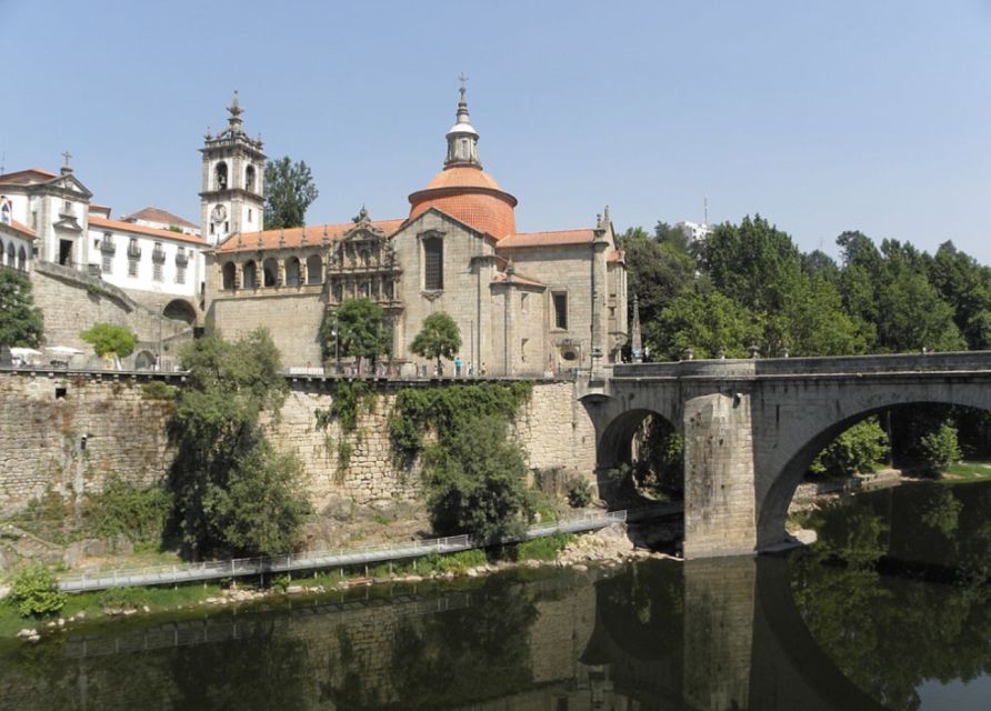 Porto: Private Transfer to Douro Valley - Service Description and Offerings