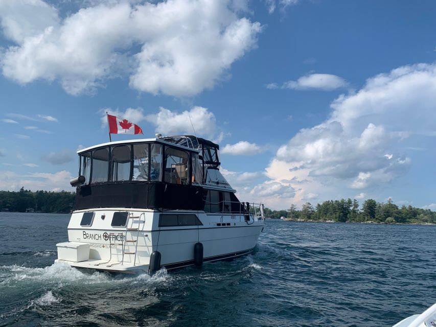 Private 1.5 Hour Thousand Islands Cruise for up to 10 People - View Waterfront Mansions and Island Cottages