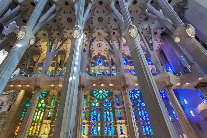 Sagrada Familia Small Group Guided Tour With Skip the Line Ticket - Pricing and Booking Details