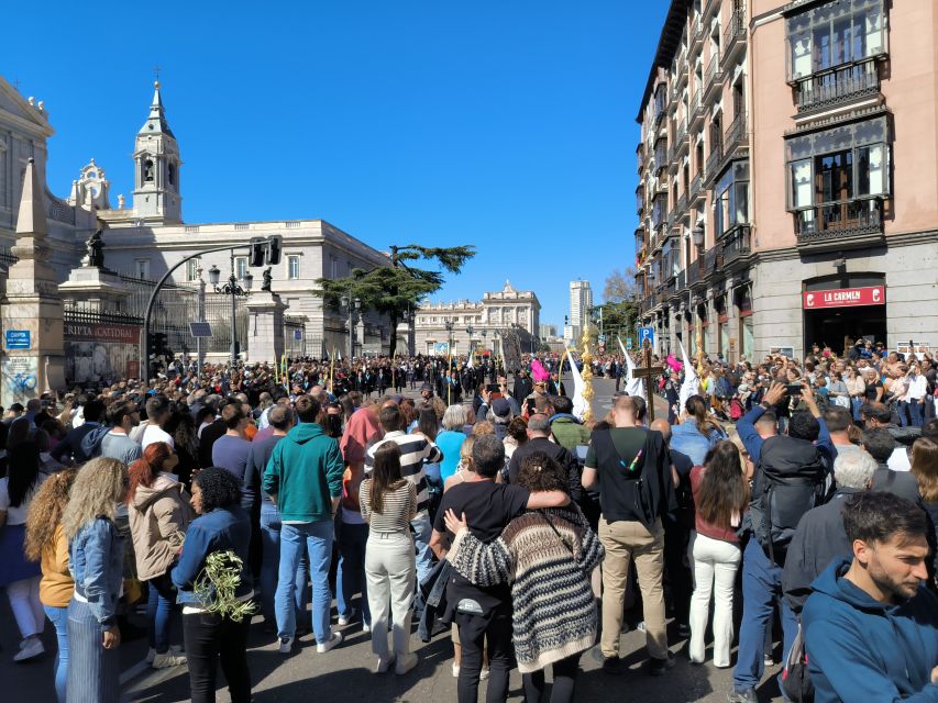 Surfing Madrid: From the Palace to the Tavern Private Tour - Language and Pickup