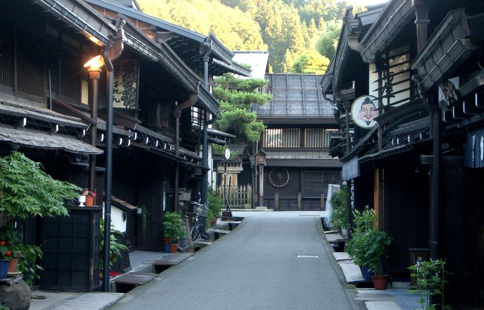 Takayama: Private Walking Tour With a Local Guide - Key Attractions