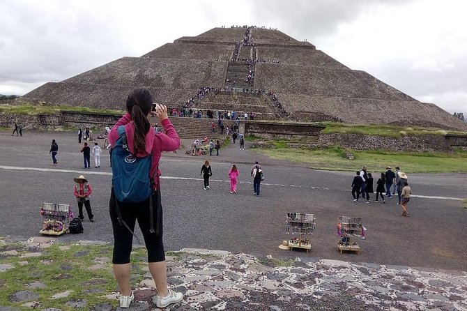 Teotihuacán Full Day Tour From Mexico City - Tour Guides and Staff