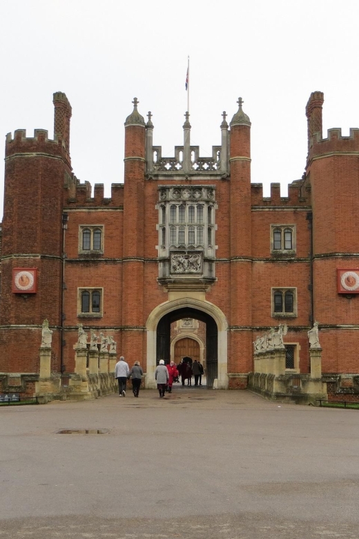 Windsor Castle Hampton Court Palace Private Tour With Pass - Itinerary