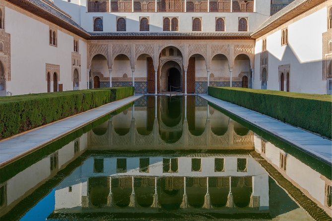 Alhambra Skip-The-Line Private Tour Including Nasrid Palaces - Tour Experience Overview