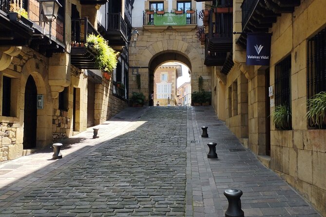 Guided Tapas Tour Hondarribia From Hendaye With Food and Drinks - Expert Guides