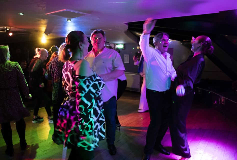 London: Dinner Cruise With Elvis Tribute on the Thames River - Inclusions