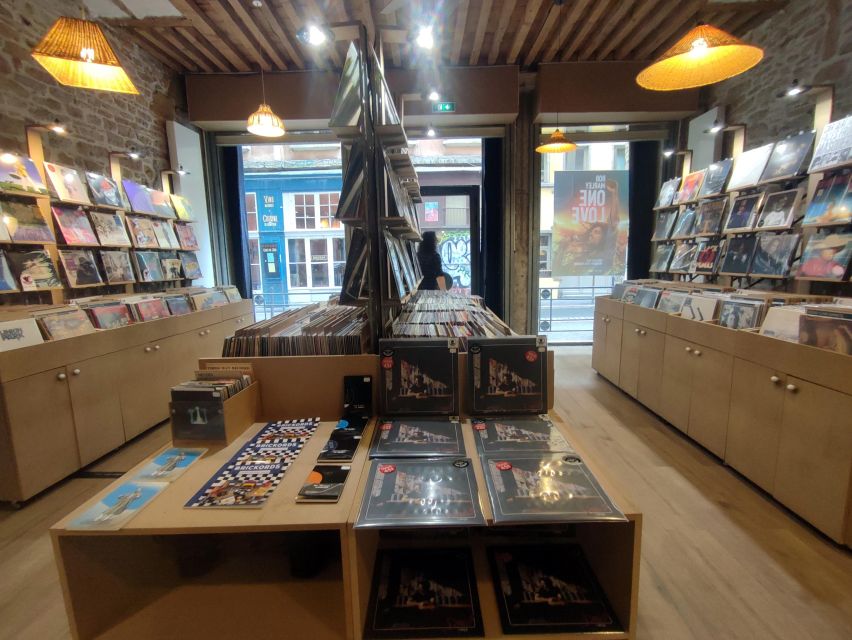 Lyon Croix Rousse : Wine Tasting & Record Shops Tour - Duration and Languages