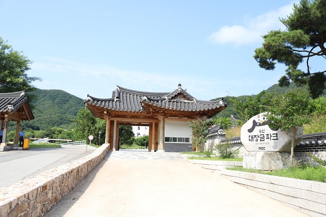 MBC Dae Jang Geum Park and Palace in Hanbok Tour - What to Expect From Guides