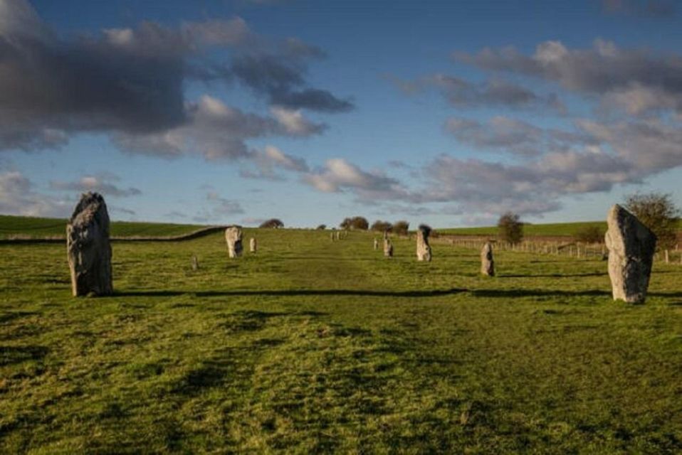 Private Avebury.Stonehenge.Salisbury. - Inclusions