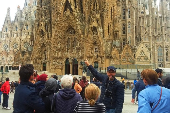 Sagrada Familia & Montserrat Small Group Tour With Hotel Pick-Up - Customer Reviews