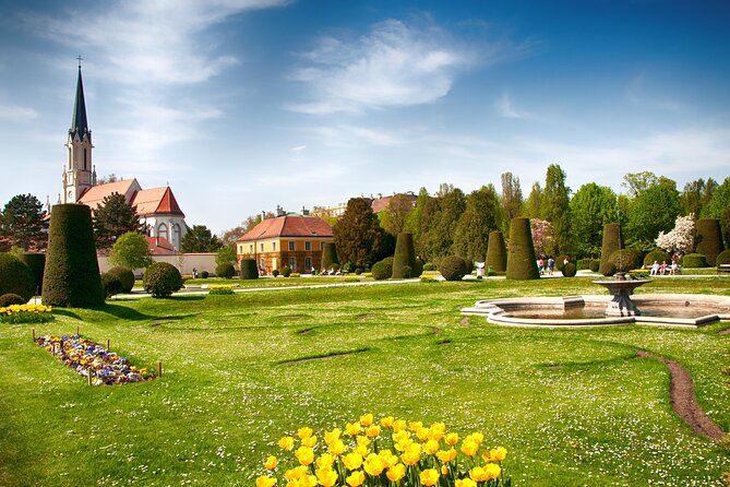 Schonbrunn Palace Fast Track Tour With Guide and Transfers - Important Notes