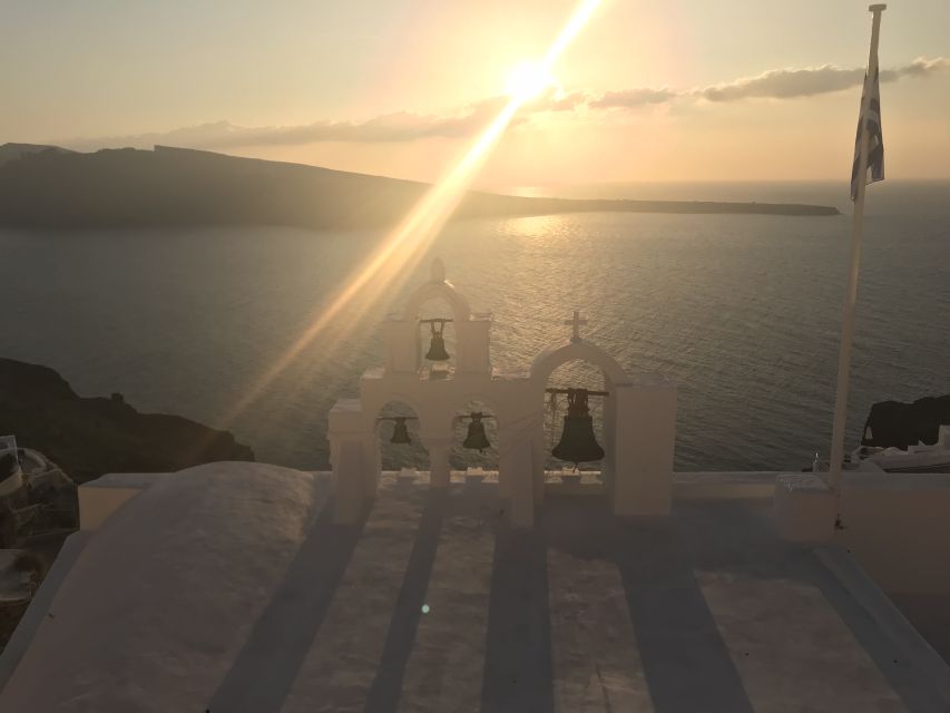 Around Santorini: Island Tour & Oia Town - Oia Town Highlights