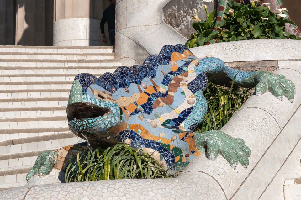 Barcelona & Park Güell: Private Half-Day Tour With Pickup - Important Information