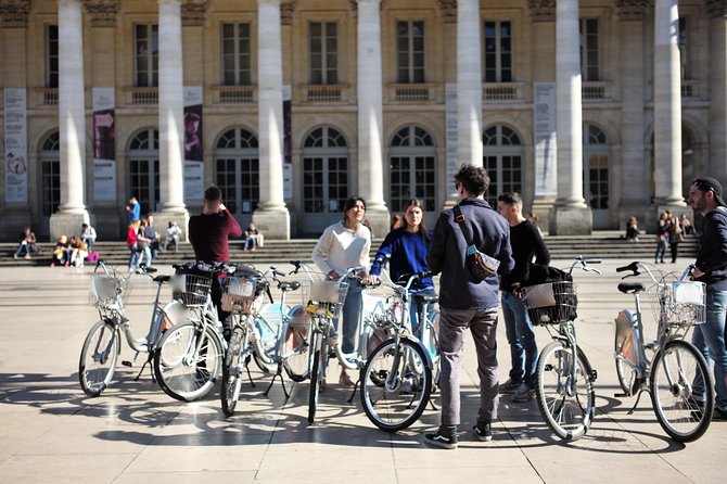 Bordeaux by Bicycle: a 3-Hour Tour Immersive Experience" - Guide Profiles and Expertise