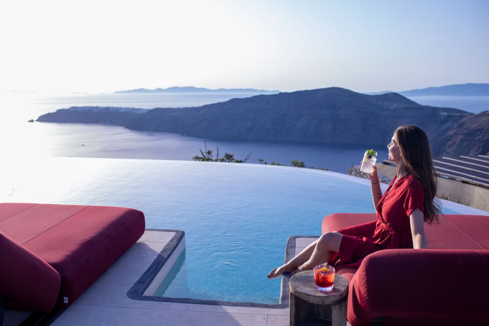 Daybed Relaxation With Infinity Pool Use With Caldera Views - Common questions