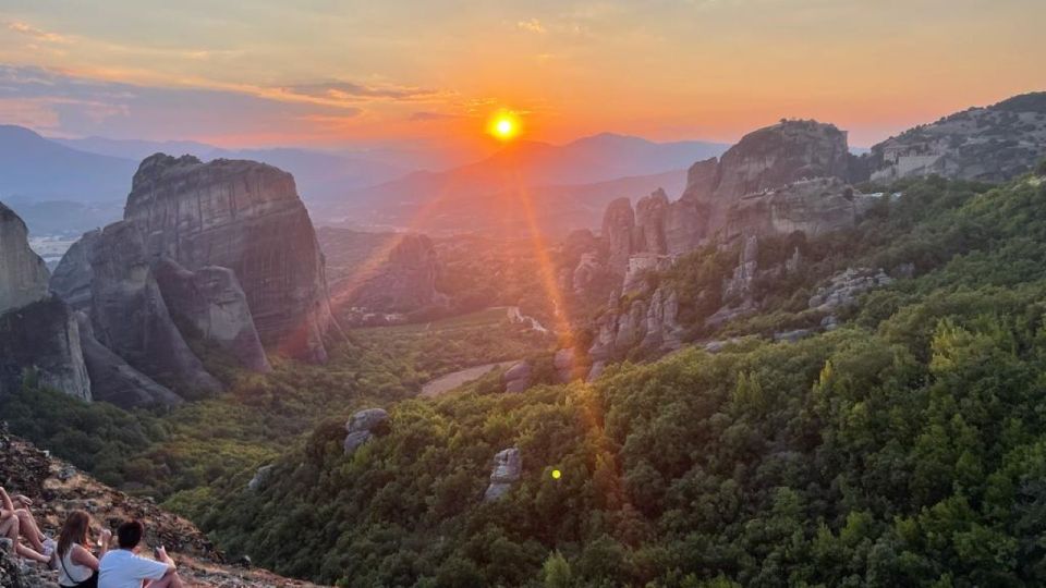 Kalabaka or Kastraki: Meteora Sunset Tour - What to Bring