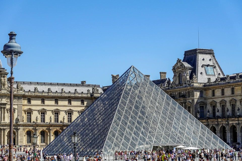 Paris - Louvre Pyramid : The Digital Audio Guide - Meeting Your Narrator Guide