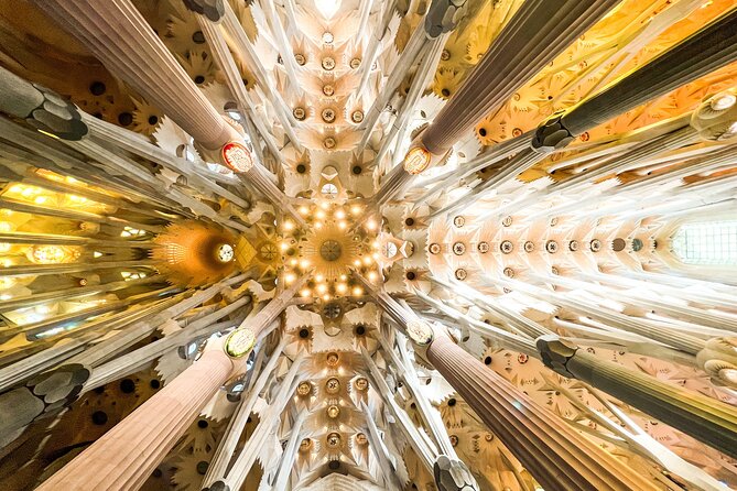 Sagrada Familia Small Group Guided Tour With Skip the Line Ticket - Meeting Point and End Point Locations