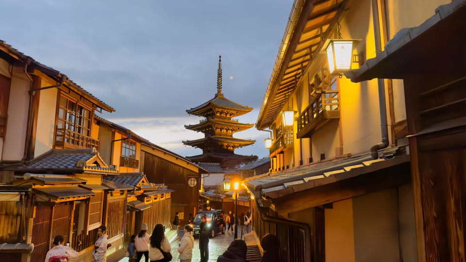 Ultimate Kyoto Walking Tour: Gion, Pontocho Yasaka & Secrets - Background