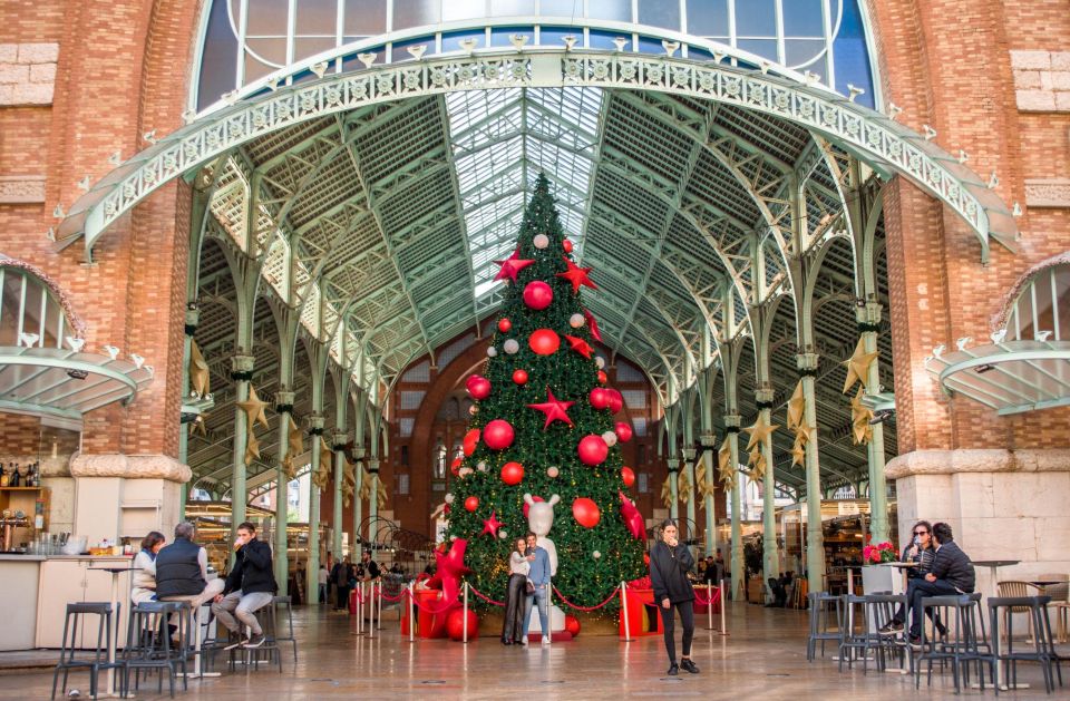 Valencia Christmas Walk: Festive Spirits & Historic Sights - Experience and Itinerary