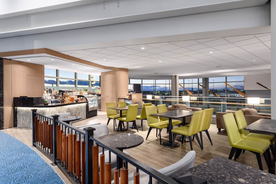 Vancouver International Airport (YVR): Premium Lounge Entry - Facilities and Inclusions