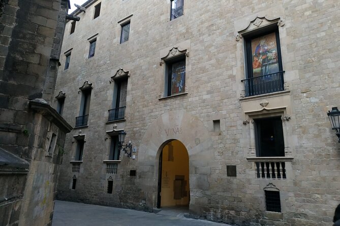 Walking Tour of the Gothic Quarter of Barcelona With Pintxos Tasting - Directions and End Point