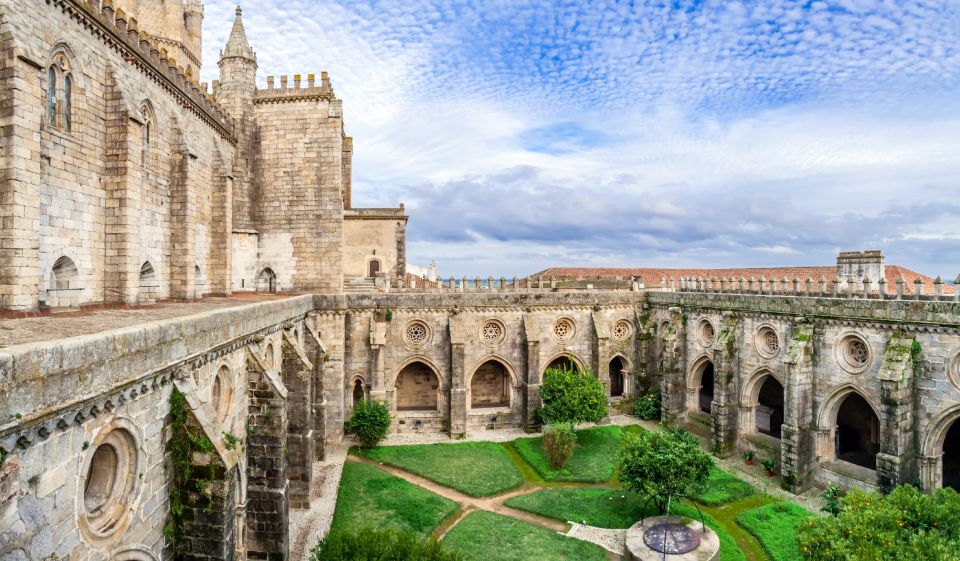 From Lisboa: Evora and Monsaraz Full-Day Tour - Tour Experience