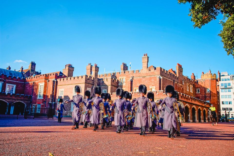 London: Changing of the Guard & Westminster Abbey - Guard Change Schedule