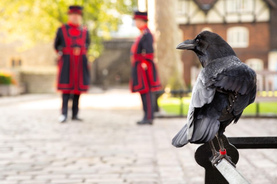 London: Tower of London, Thames Boat & Changing of the Guard - Common questions