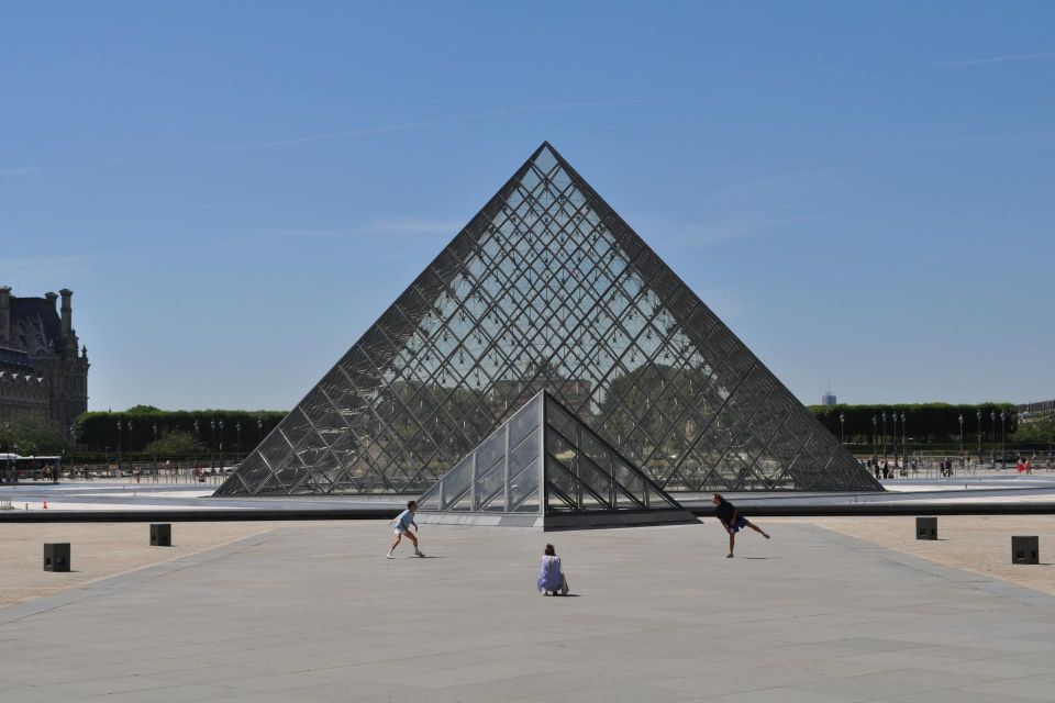 Paris - Louvre Pyramid : The Digital Audio Guide - Enriching Your Parisian Adventure