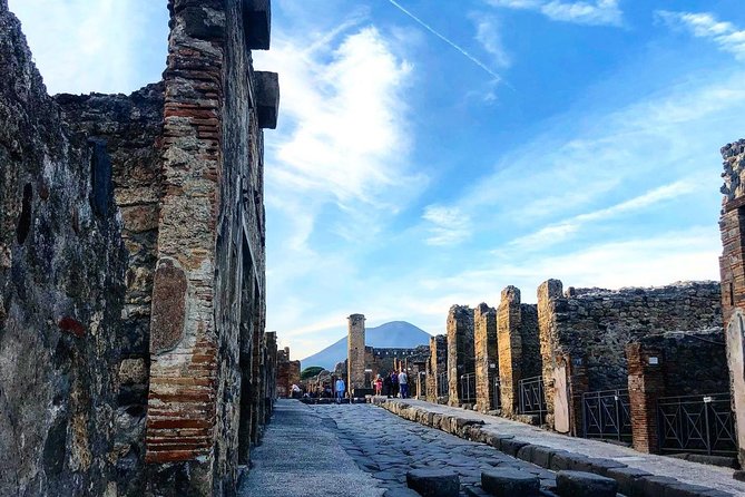 Pompeii Guided Tour Small Group Skip the Line - Common questions