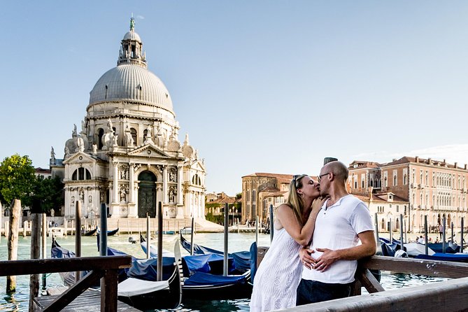 Private Photo Shoot in Venice With Gondola Ride - Common questions