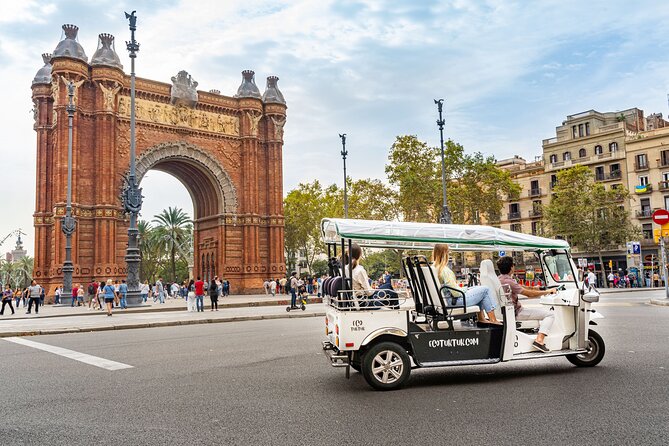 Tour of Historic Barcelona in Private Eco Tuk Tuk - Tour Accessibility and Logistics