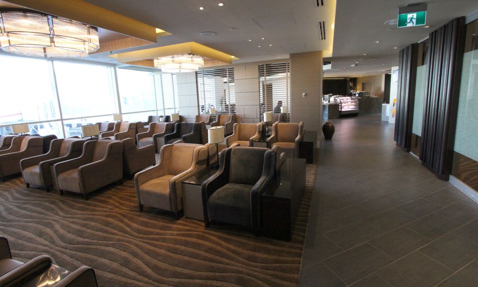 Vancouver International Airport (YVR): Premium Lounge Entry - Meeting Point and Restrictions