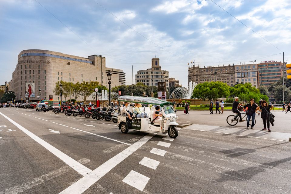 Barcelona: Private City Tour by Eco Tuk Tuk - Eco Tuk Tuk Benefits