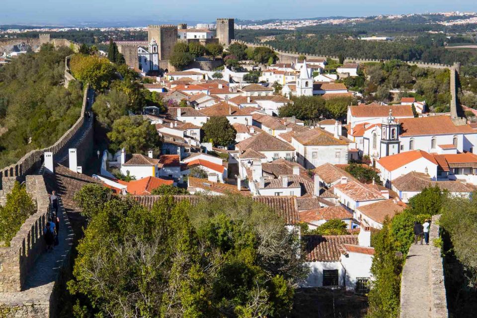 From Lisbon: Big Waves Nazaré, Óbidos & Batalha - Common questions