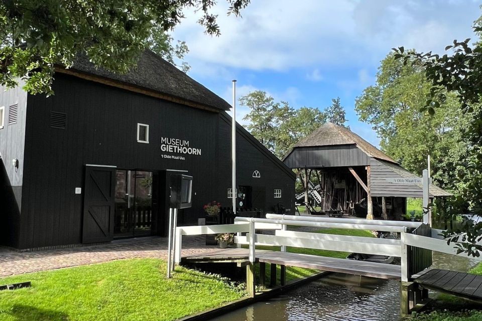 Giethoorn: Walking Tour Canalboats, Old Dutch Houses & More! - Additional Tips