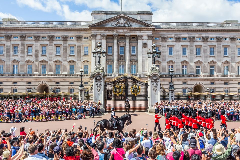 London: Changing of the Guard & Buckingham Palace Ticket - Highlights