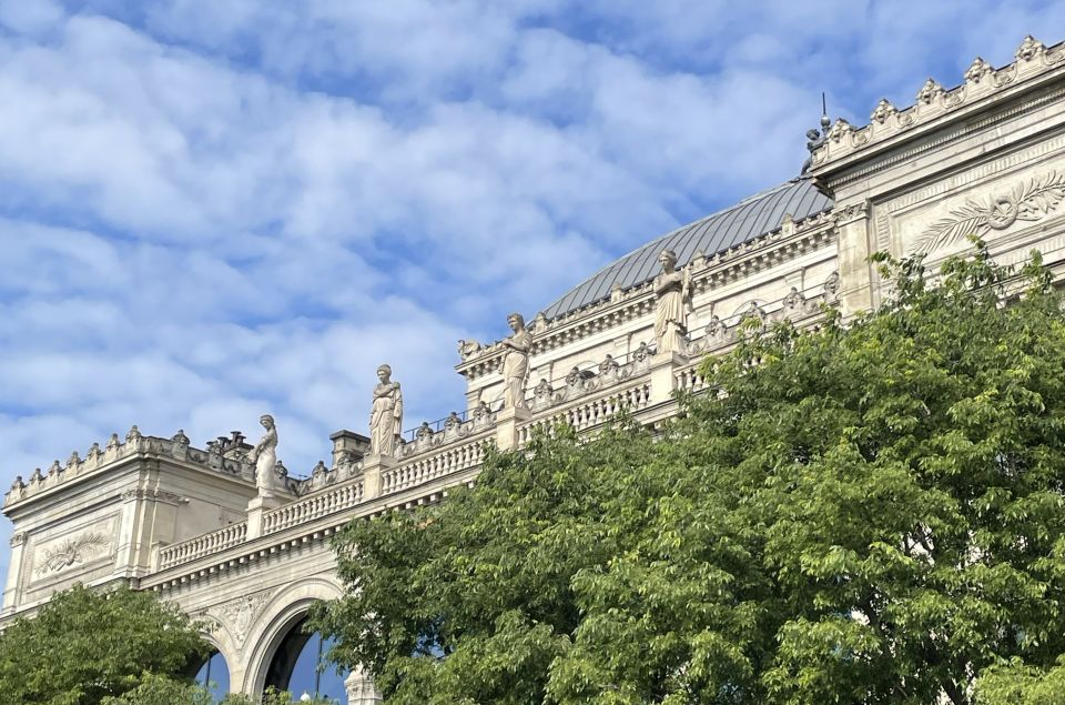 Paris: Ile De La Cité Walking Tour and Paris Birthplace - Important Details