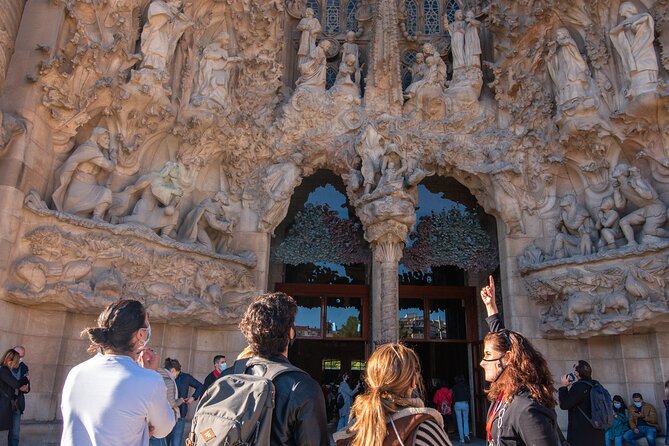 Sagrada Familia Small Group Guided Tour With Skip the Line Ticket - Cancellation Policy and Refund Details