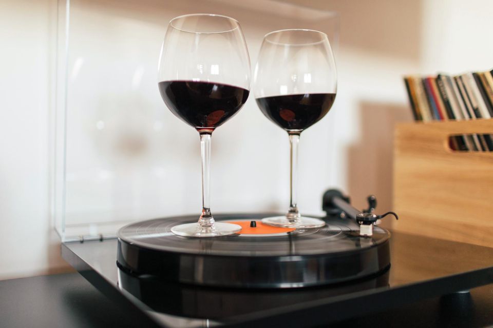 Lyon Croix Rousse : Wine Tasting & Record Shops Tour - Pricing and Reservations