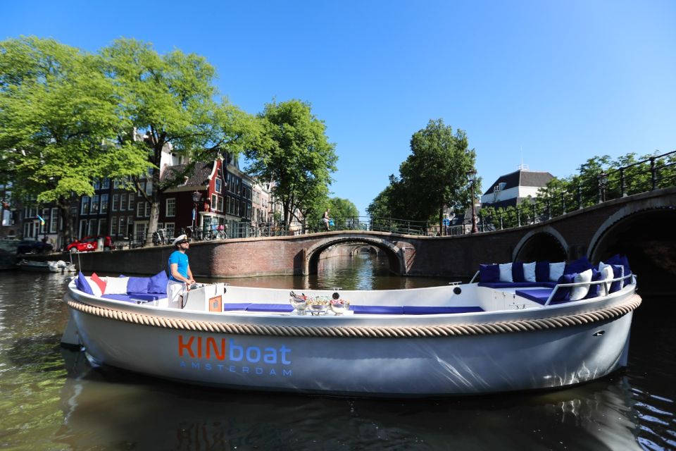 Amsterdam: Open Boat Canal Cruise With Local Guide - Key Points