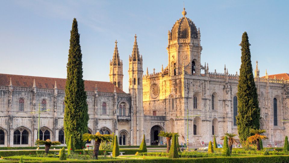 Benfica Stadium & Museum and Jerónimos Monastery - Key Points